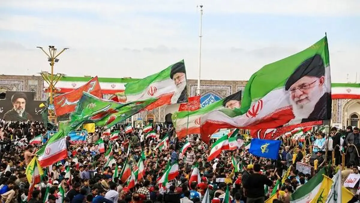 اولین تصاویر از آماده‌سازی خودروی حامل پیکر مطهر امام شهید + فیلم