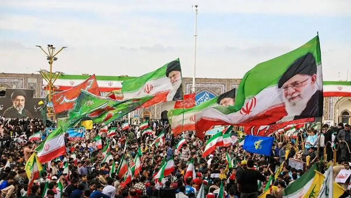 اولین تصاویر از آماده‌سازی خودروی حامل پیکر مطهر امام شهید + فیلم