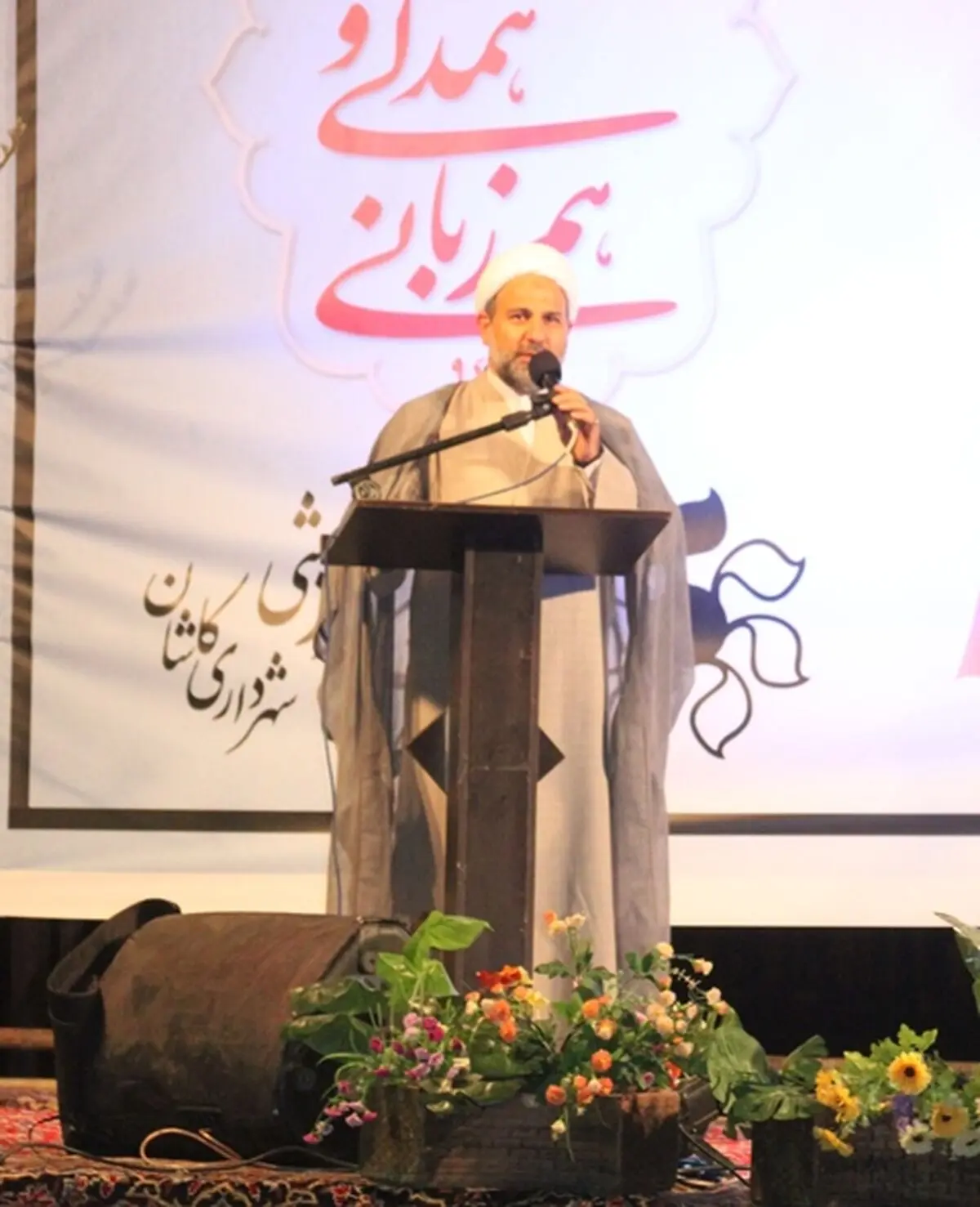 رفتار نیکو، اخلاق خوش و الفاظ زیبا در گرمی زندگی تاثیرگذار است