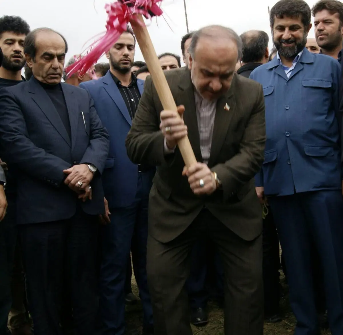 آیین کلنگ زنی خانه کشتی ایذه با حضور وزیر ورزش