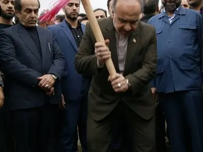 آیین کلنگ زنی خانه کشتی ایذه با حضور وزیر ورزش