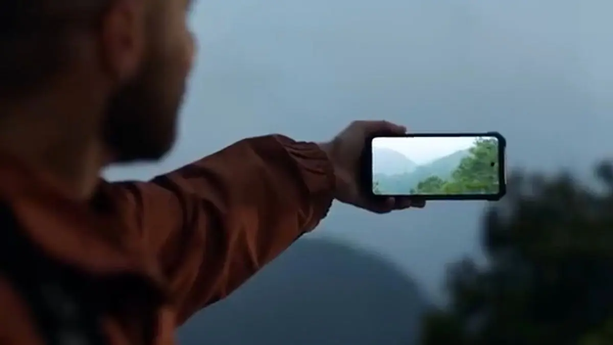 با این گوشی با خیال راحت طبیعت گردی کنید+ فیلم