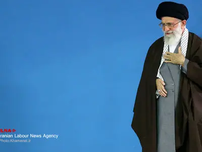 قائد الثورة: مفتاح حل المشاکل الاقتصادیة لیس فی لوزان أو جنیف