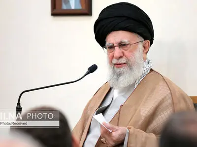 قائد الثورة: ايران تزخر بالطاقات الشبابية الكفوءة التي يجب توظيفها لازدهار البلاد