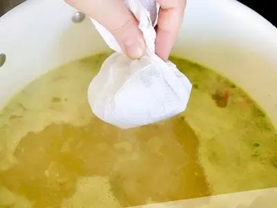 ترفند ساده برای گرفتن روغن اضافی غذا +فیلم