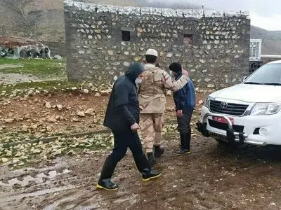 امدادرسانی مرزبانان آذربایجان‌غربی به سیل‌زدگان منطقه مرگور ارومیه