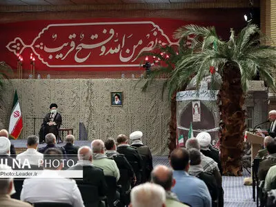 قائد الثورة: الدفاع المقدس وحد الشعب وحول البلاد إلى وحدة متكاملة