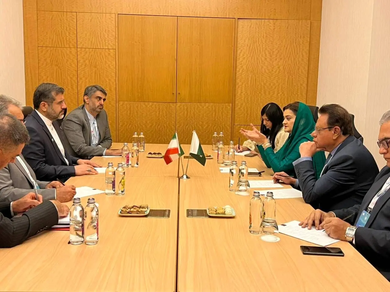 Iranian, Pakistani ministers discuss bilateral cultural ties