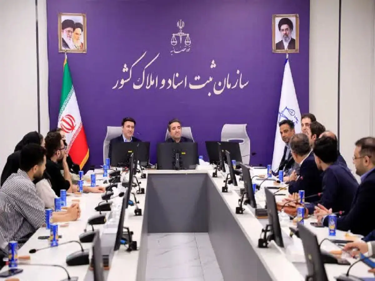 بازدید دانشجویان تحصیلات تکمیلی واحد علوم و تحقیقات از بخش‌های مختلف سازمان ثبت اسناد و املاک کشور