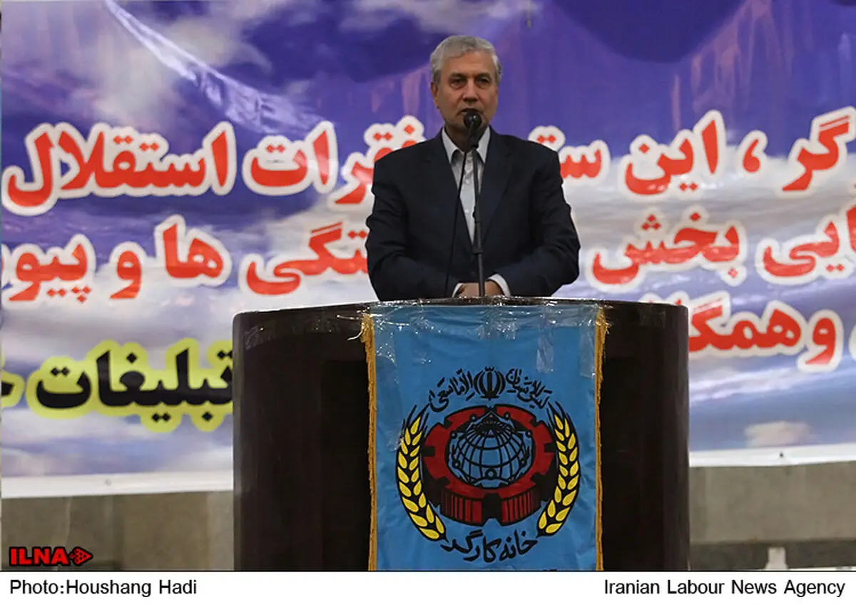 ربیعی: ۸ هزار کارگر زیر زمینی، شهری و روستایی بیمه شده‌اند