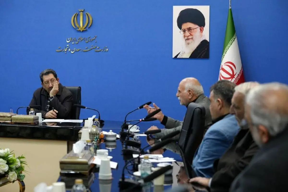 نشست مسئولان اتاق اصناف کشور و امنای بازار با وزیر صمت