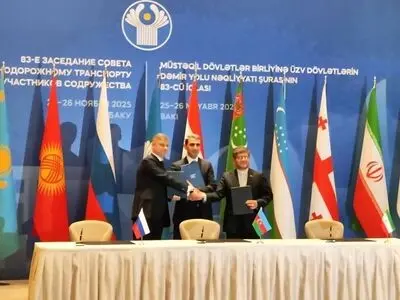 توقيع مذكرة تفاهم بشأن سكك الحديد بين إيران وروسيا وجمهورية أذربيجان لتطوير ممر "شمال-جنوب"