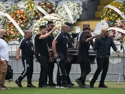 ویدیو: نورپردازی بزرگ به یاد پله