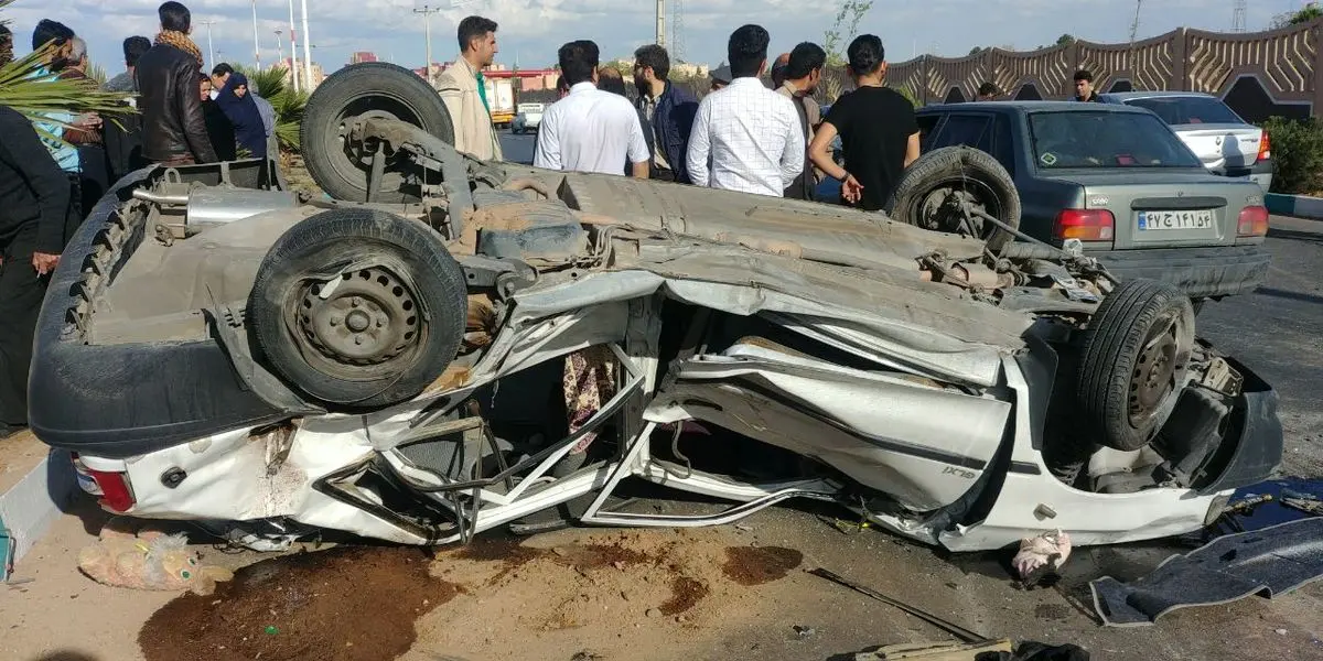 یک کشته و 2 مصدوم در پی واژگونی پراید در خروجی شهر اراک