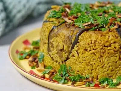 مقلوبه پلو با مرغ و بادمجان