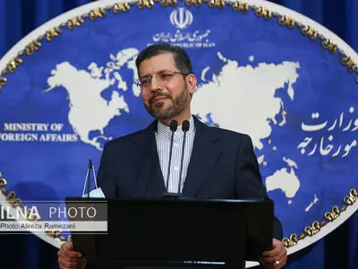 خطیب‌زادة یفند المزاعم حول سداد الدین البریطانی الى ایران