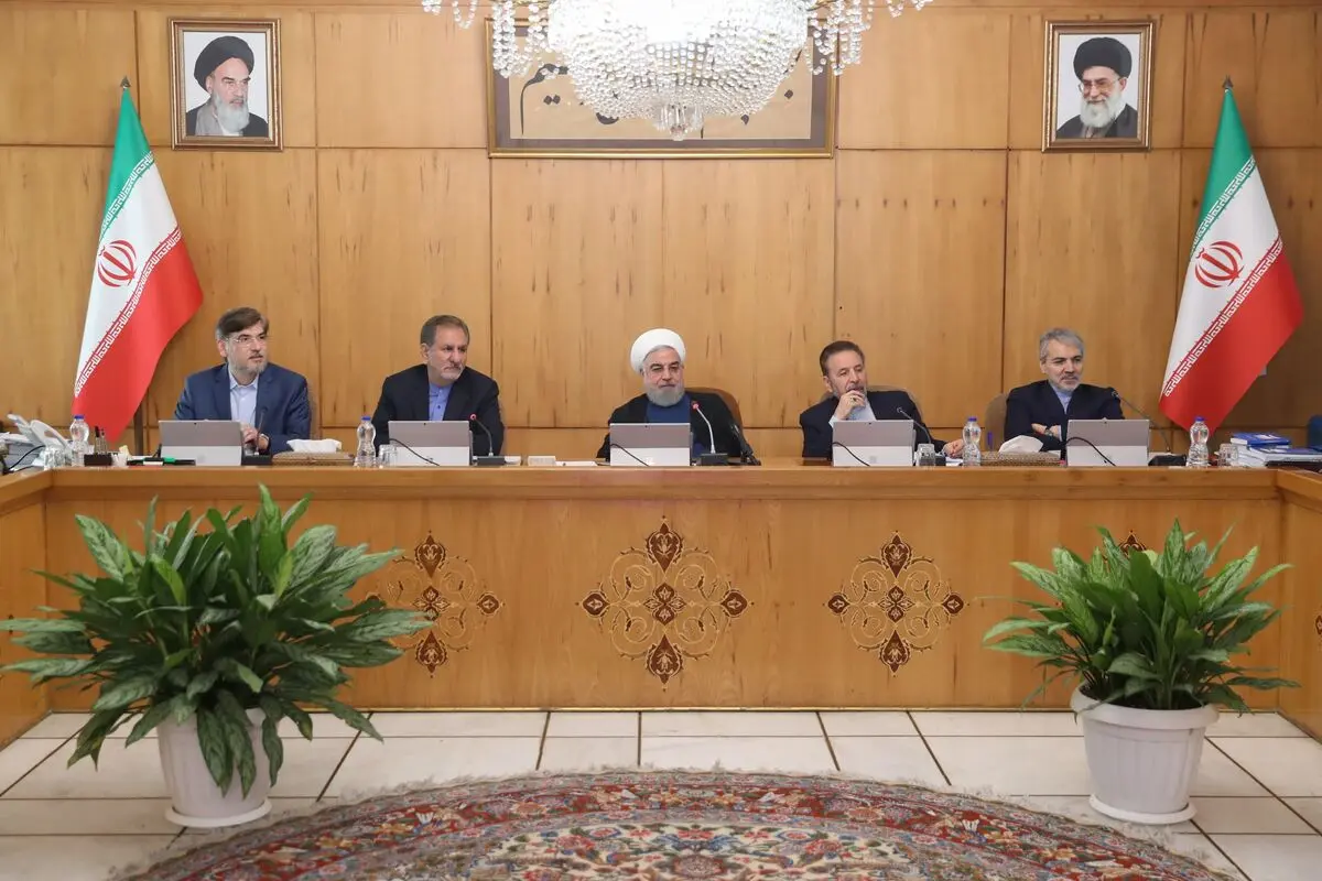 دستور رئیس‌جمهور به شهرداری تهران و دستگاه‌های ذی‌ربط برای حل معضل بوی نامطبوع اتوبان تهران – قم 