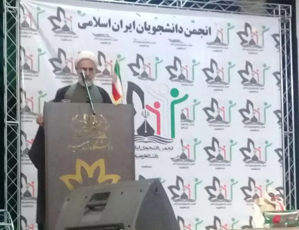 دانشگاهی که دور دانشجویان زنجیر بکشد، پادگان می‌شود/ دانشجو نبض متحرک و قلب ملت است