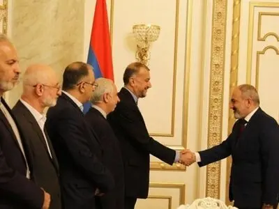 أمیر عبداللهیان یلتقی رئیس وزراء أرمینیا