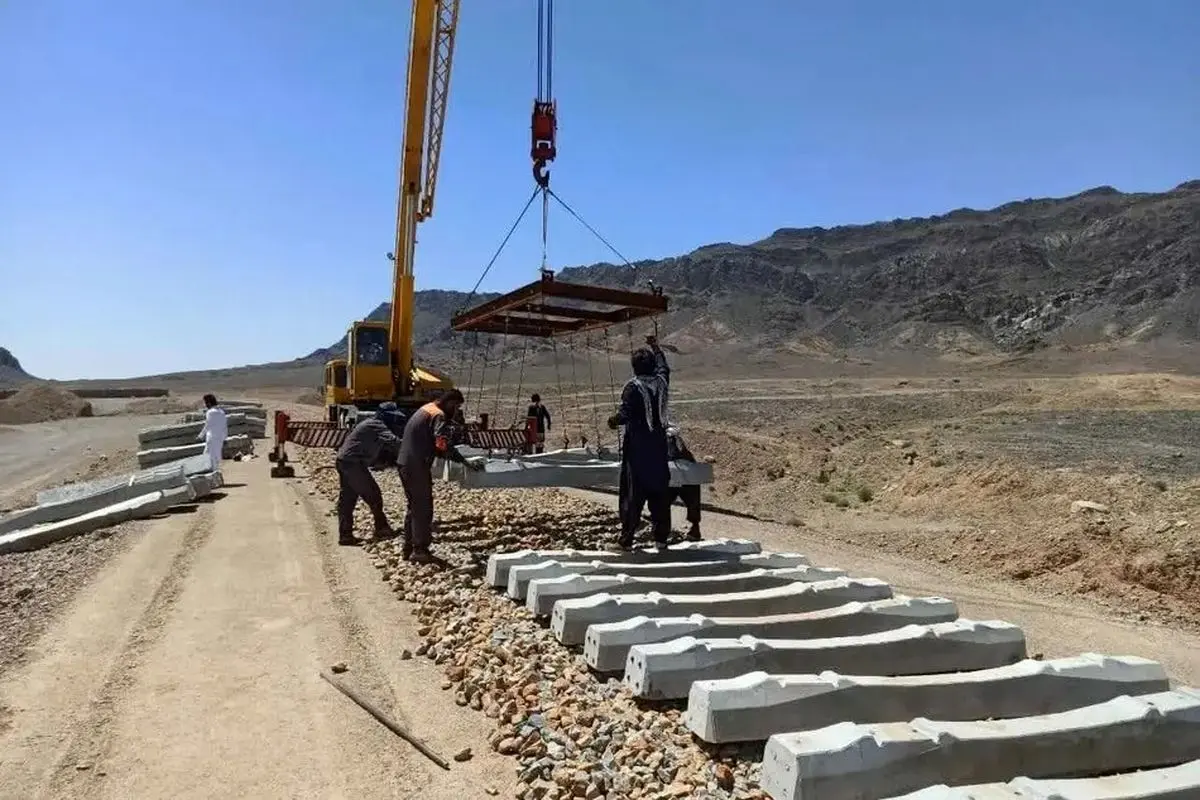 سه ماه معوقات مزدی کارگران پروژه راهآهن چابهار به زاهدان