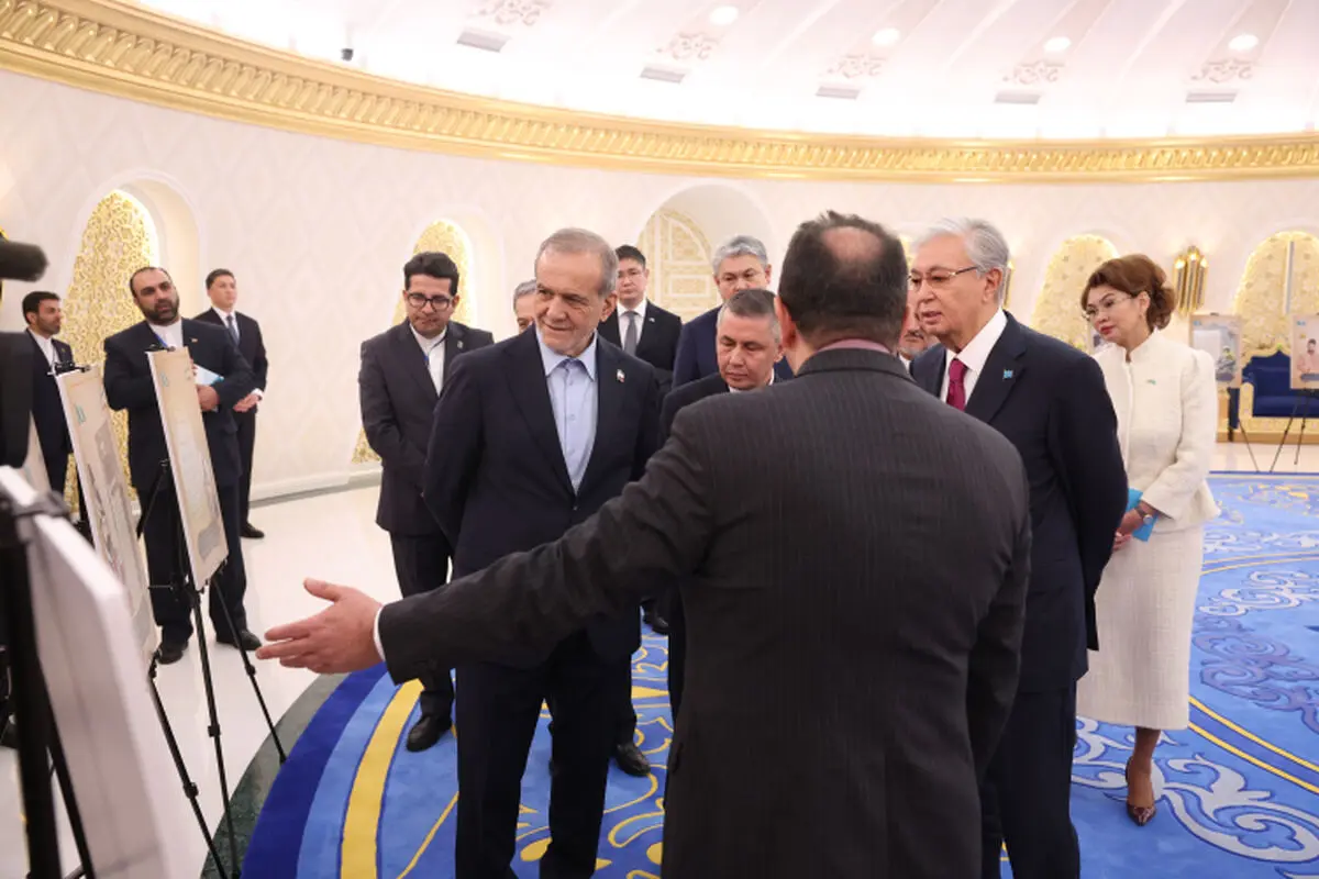 بازدید پزشکیان از نمایشگاه اسناد تاریخی ایران درباره آسیای مرکزی
