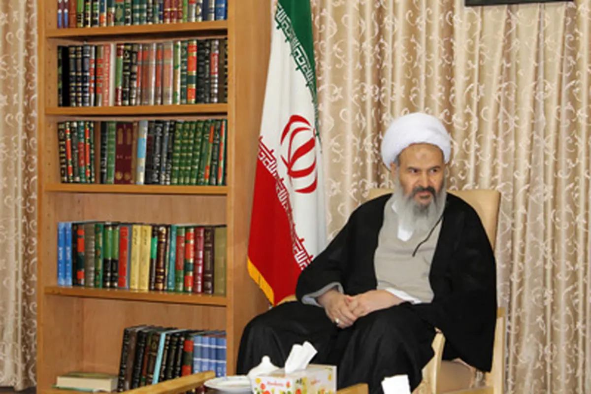 معلم نباید دغدغه معاش داشته باشد
