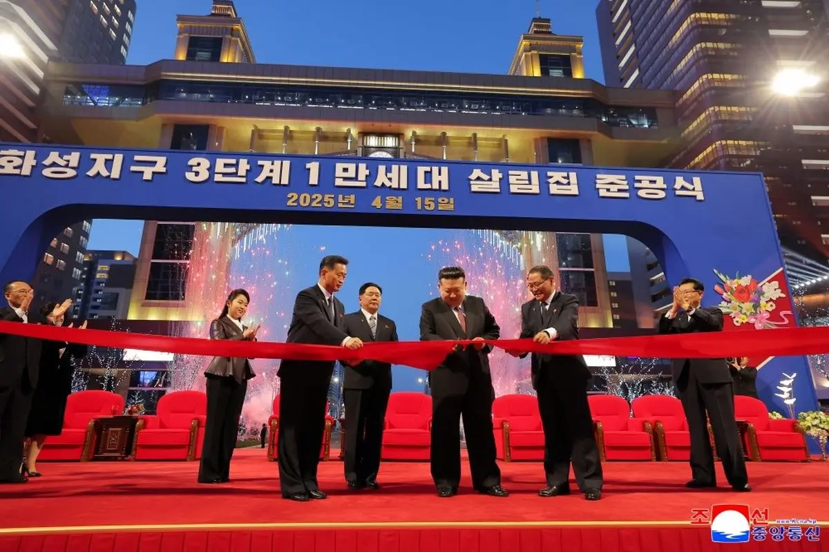 New Street in Pyongyang: DPR Korea
