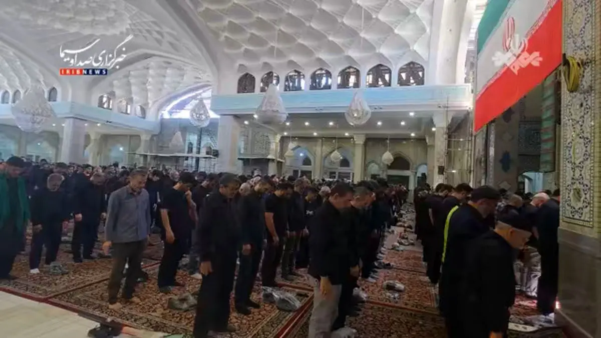 اقامه نماز ظهر و عصر به یاد آخرین نماز اباعبدالله الحسین (ع) همزمان با ظهر عاشورا + فیلم