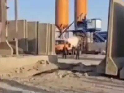 تصاویری از  ساخت دیوار مرزی بین ایران و افغانستان
