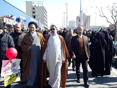 مصلحی با راهپیمایی مردم تهران همراه شد