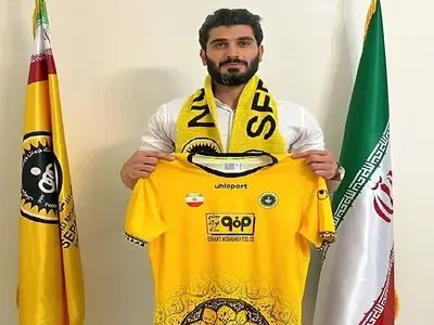 زکی‌پور: پیشنهاد سپاهان را قبول کردم چون دنبال یک چالش جدید بودم/ نورافکن دوست خوب من است و از رقابت با او فراری نیستم/ پیشنهاد پرسپولیس؟ به گذشته فکر نمی‌کنم