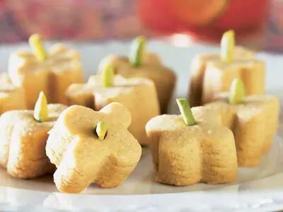 طرز تهیه شیرینی نخودچی و راز خوشمزه شدن آن