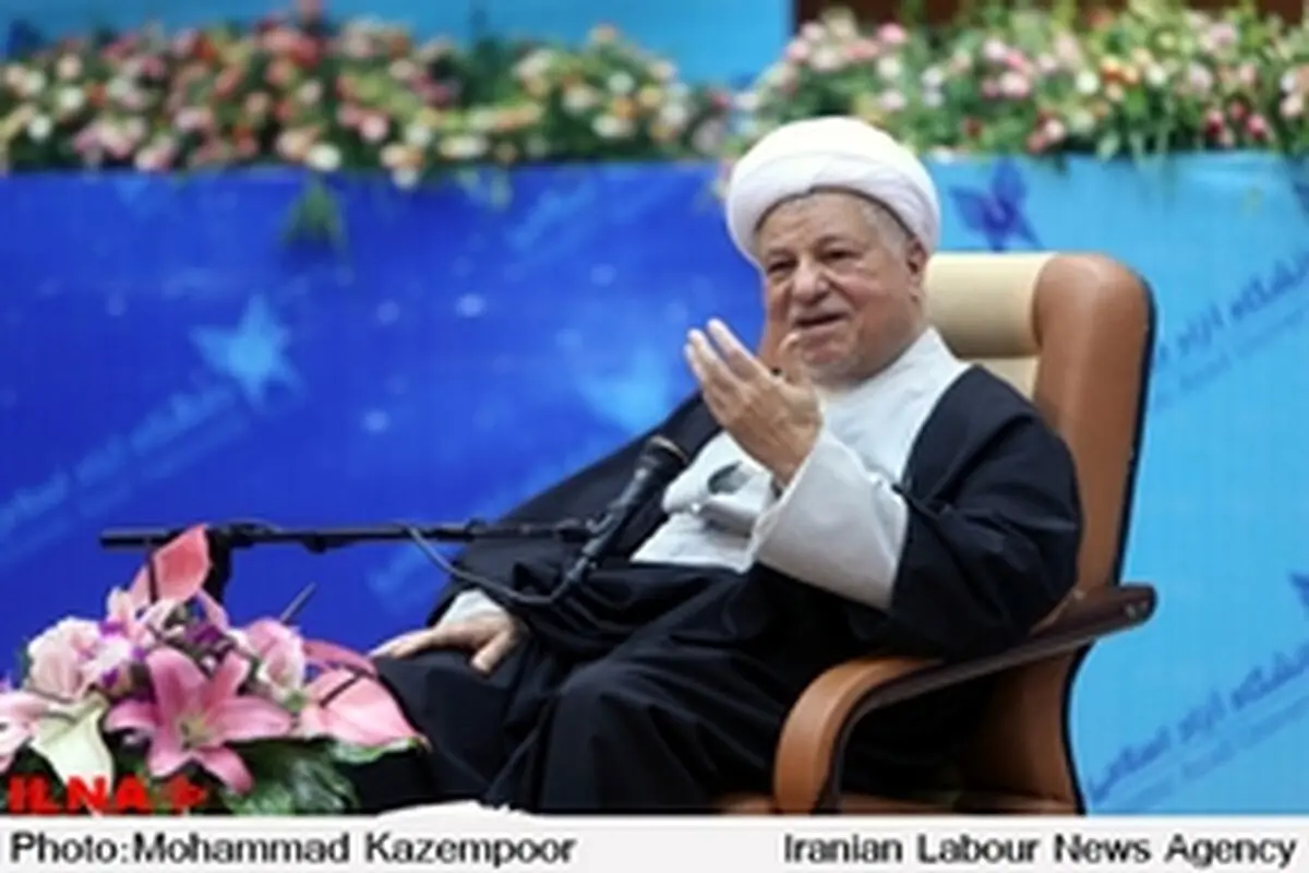 منتقدان نباید برای تیتر روزنامه‌ها حرف‌هایی بزنند که در راستای منافع ملی نیست