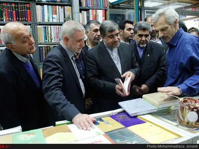 کتاب‌گردی وزیر فرهنگ و ارشاد اسلامی 
