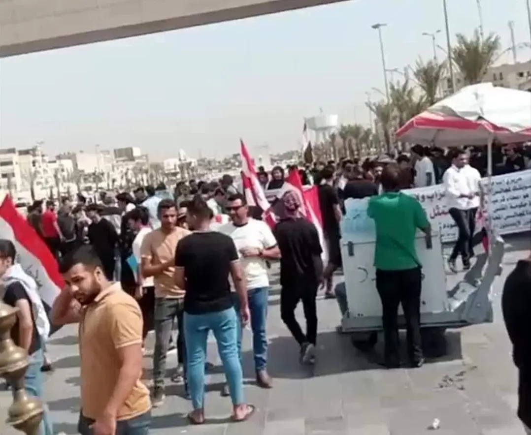 تجمع شماری از عراقی‌ها در میدان التحریر بغداد 