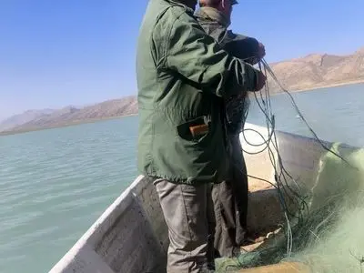 کشف ۲۱۰۰ متر تور غیرمجاز در دریاچه سد درودزن 