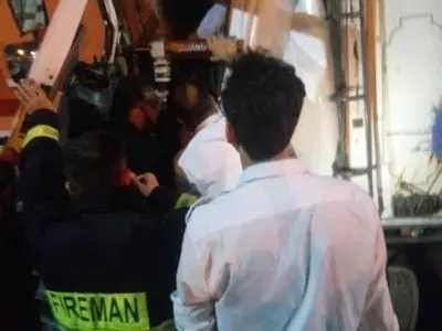 برخورد ۲ خودروی سنگین در محور شوش به اهواز/  نجات راننده تریلر توسط اتش نشانان شوش 