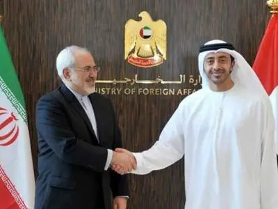ظریف ونظیره الاماراتی یبحثان العلاقات بین البلدین