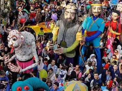 عرض 16 مسرحیة دمی ایرانیة وأجنبیة فی مسارح طهران