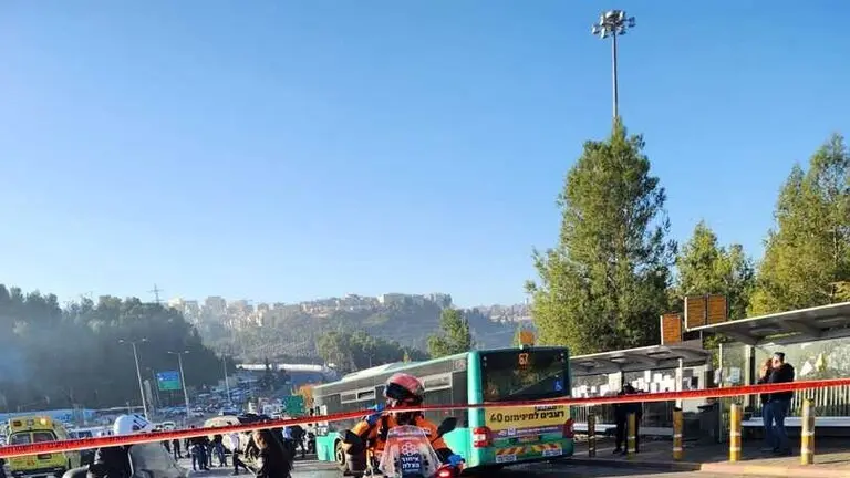 کشته و زخمی شدن ۱۵ صهیونیست در حادثه دو انفجار در قدس اشغالی