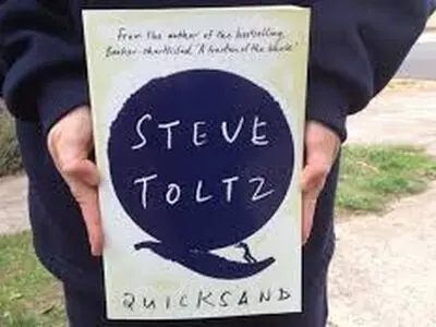 پیمان خاکسار رمان QuickSand»را ترجمه می‌کند