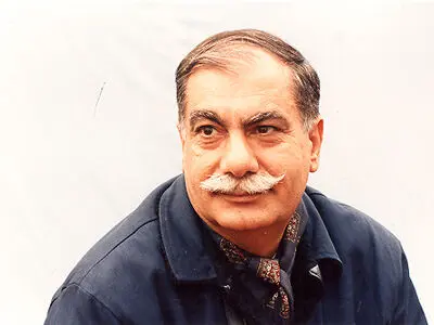 سبز انگشتی تمام عیار با چشم و ابروی مشکی 
