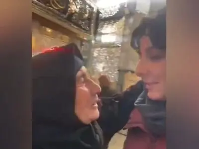 احترام زن سوری به خبرنگار بی‌بی‌سی در حرم حضرت زینب (س) + فیلم