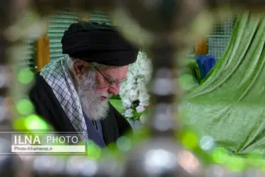 حضور رهبر انقلاب در مرقد بنیانگذار جمهوری اسلامی ایران