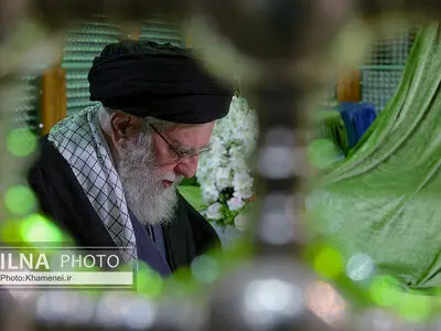 حضور رهبر انقلاب در مرقد بنیانگذار جمهوری اسلامی ایران