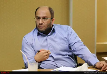 زیان‌ خودروسازها را با افزایش قیمت جبران می‌کنند/ دولت به نظرات تشکل‌ها توجه نمی‌کند