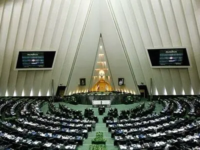 برلمان ایران یدعم سیاسات البلاد الدفاعیة والصاروخیة