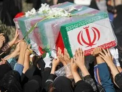 بدرقه پرشکوه ۵۰ شهید جنگ رمضان در اصفهان