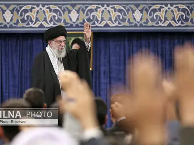 قائد الثورة: تواجد بعض الأطراف كأمريكا وبعض الدول الأوروبية في المنطقة هو أساس مشاكلها
