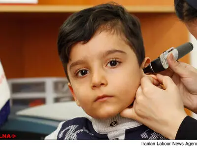 بازار فروش سمعک‌های چینی در خیابان جمهوری